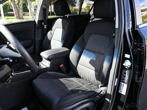 Used 2021 Kia Sportage LX FWD image 11