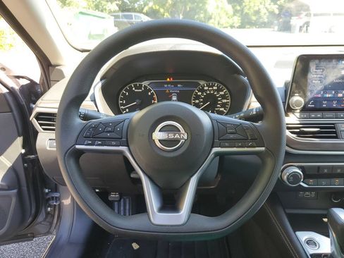 Used 2023 Nissan Altima 2.5 SV FWD image 27