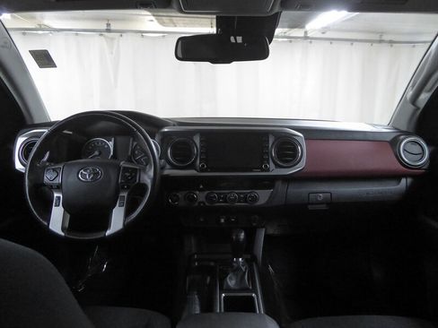 Used 2023 Toyota Tacoma SR5 AWD/4WD image 7