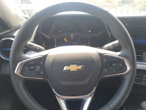 Used 2025 Chevrolet Trax LT w/ LT Convenience Package FWD image 21