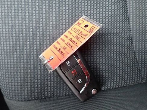 Used 2020 Toyota RAV4 LE w/ Carpet Mat Package AWD/4WD image 30