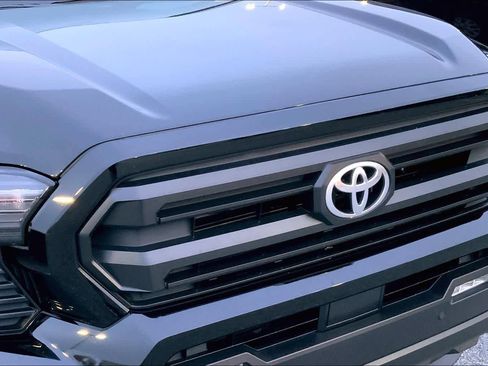 Used 2024 Toyota Tacoma SR5 w/ SR5 Upgrade Package RWD image 29