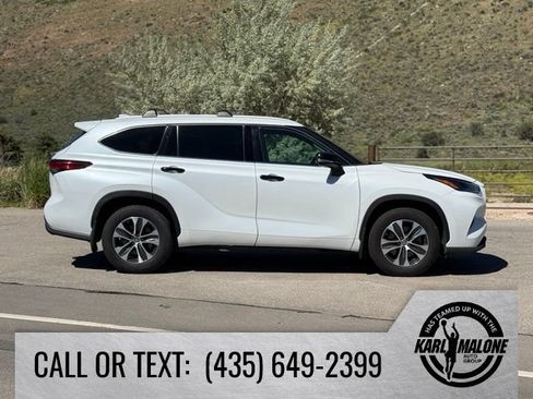 Used 2022 Toyota Highlander XLE AWD/4WD image 6