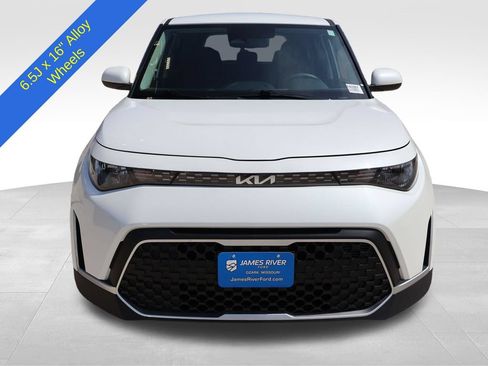 Used 2025 Kia Soul LX w/ LX Technology Package FWD image 7