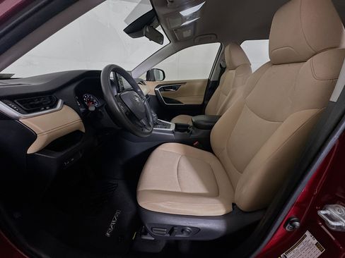 Used 2020 Toyota RAV4 XLE FWD image 13