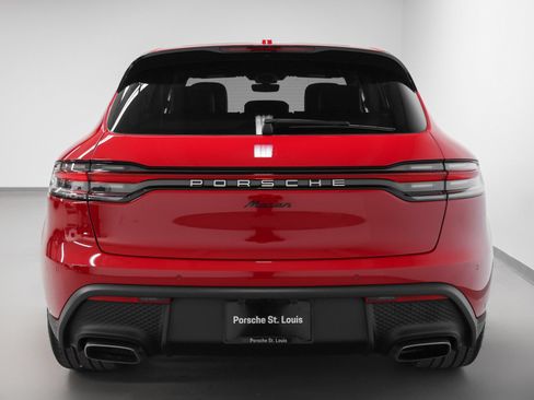 Certified 2026 Porsche Macan AWD/4WD image 11