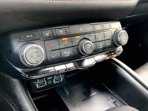 Used 2022 Dodge Durango R/T RWD image 34