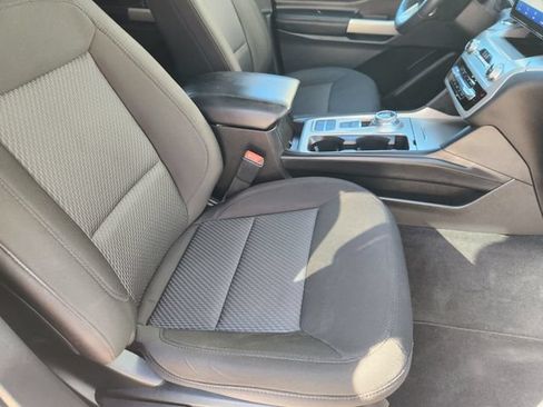 Used 2022 Ford Explorer XLT RWD image 14