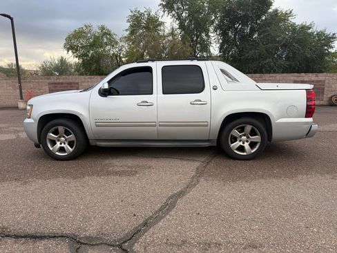Used 2013 Chevrolet Avalanche LS w/ All-Star Edition image 6
