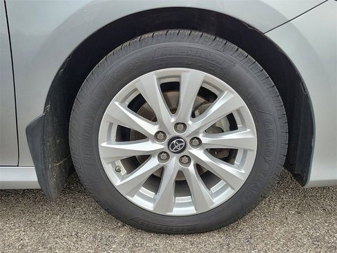 Used 2019 Toyota Camry LE image 5