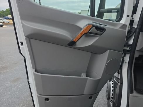 Used 2016 Mercedes-Benz Sprinter 3500 image 24