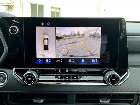 Used 2023 Chevrolet Colorado Trail Boss w/ Technology Package image 13