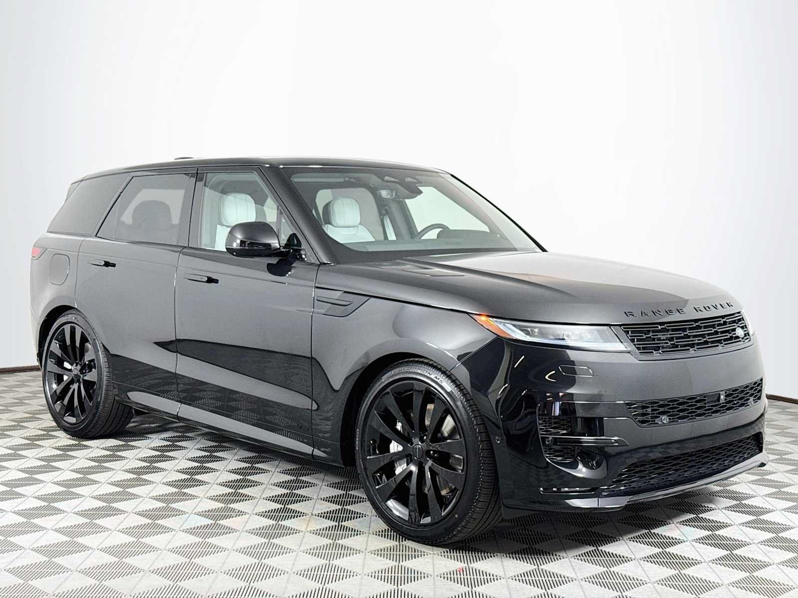 New 2027 Land Rover Range Rover Long Wheelbase SE AWD/4WD image 3