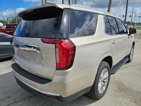 Used 2022 GMC Yukon SLT w/ SLT Premium Package image 4
