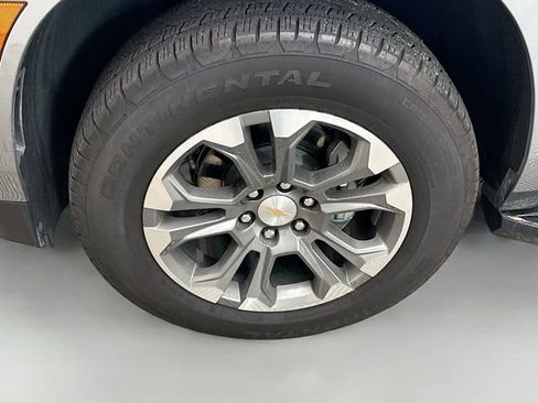 Used 2025 Chevrolet Suburban LT RWD image 35