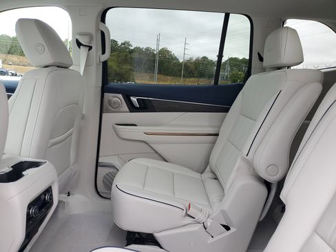 New 2026 Buick Enclave Avenir w/ Super Cruise Package image 8