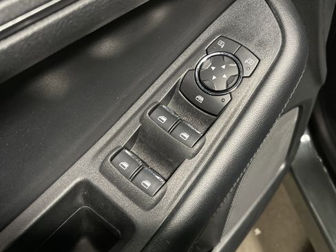 Used 2022 Ford Edge SE w/ Black Appearance Package image 8