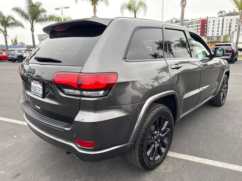 Used 2019 Jeep Grand Cherokee Altitude RWD image 10