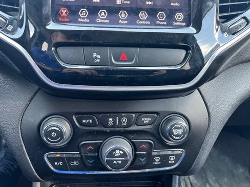 Used 2019 Jeep Cherokee Limited AWD/4WD image 20