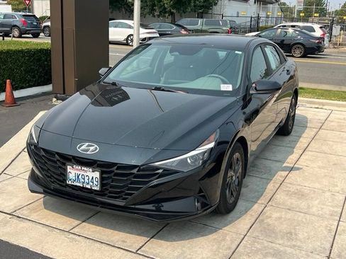 Used 2023 Hyundai Elantra SEL FWD image 3