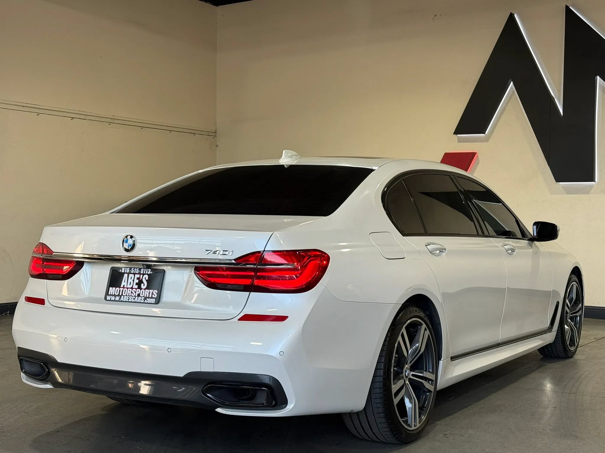 Used 2016 BMW 740i RWD image 4