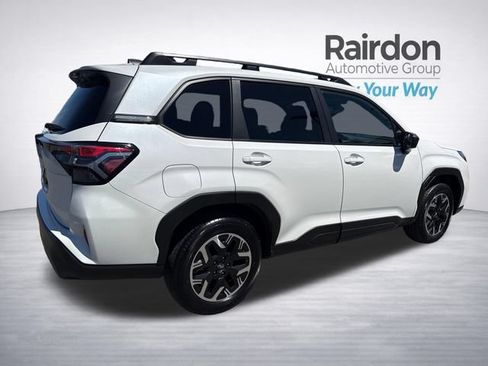 Used 2025 Subaru Forester Premium AWD/4WD image 9