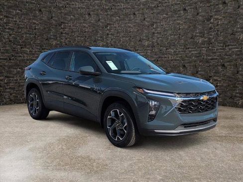 New 2026 Chevrolet Trax LT w/ LT Convenience Package image 2