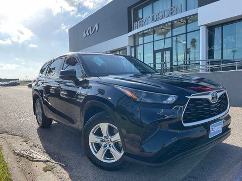 Used 2023 Toyota Highlander L FWD image 1