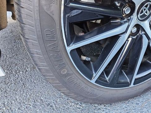 Used 2022 Toyota Camry SE image 11