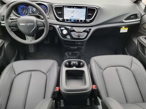 New 2026 Chrysler Pacifica Select AWD/4WD image 26