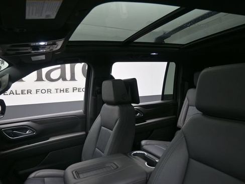 Used 2024 Chevrolet Suburban Z71 w/ Off-Road Capability Package AWD/4WD image 17