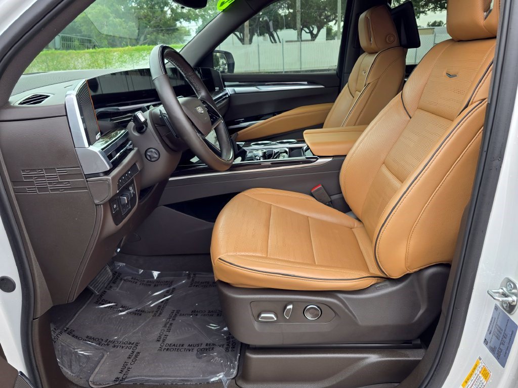 Used 2025 Cadillac Escalade ESV Premium Luxury w/ LPO, Radiant Package AWD/4WD image 19