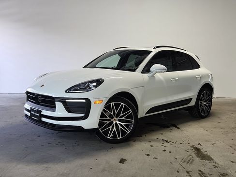 Used 2026 Porsche Macan AWD/4WD image 1