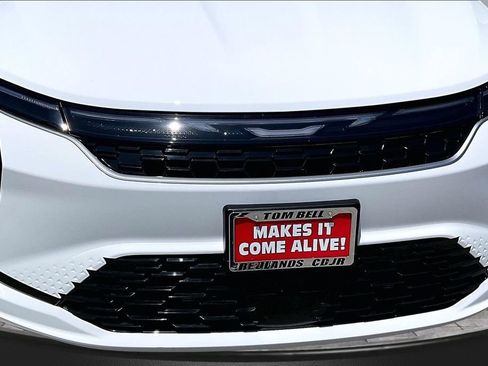 New 2027 Chrysler Pacifica Select FWD image 30