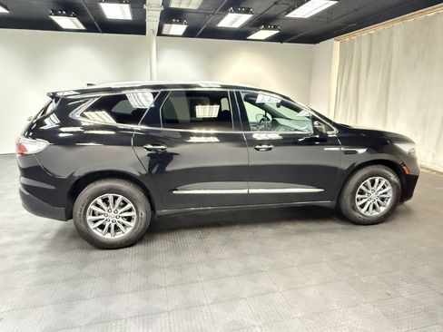 Used 2023 Buick Enclave Essence image 8