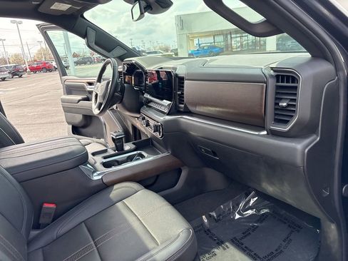 Used 2024 Chevrolet Silverado 1500 High Country w/ High Country Premium Package AWD/4WD image 33