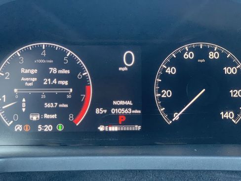 Used 2025 Honda Pilot Sport image 9