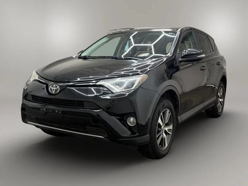 Used 2018 Toyota RAV4 XLE w/ Carpet Mat Package FWD image 4