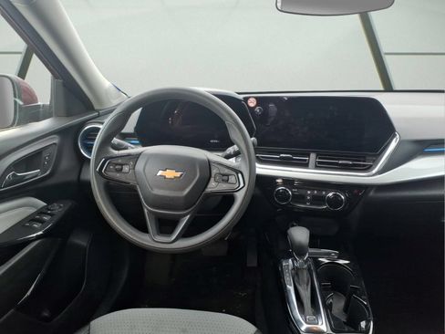 Used 2025 Chevrolet Trax LT FWD image 10