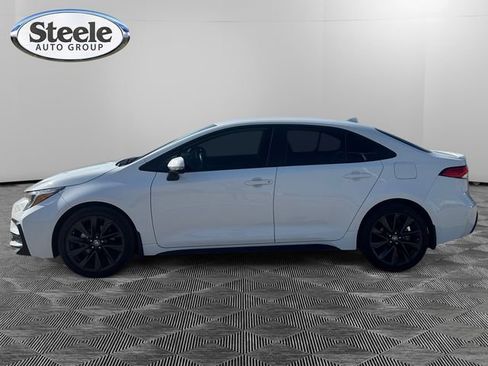 Used 2024 Toyota Corolla SE image 2