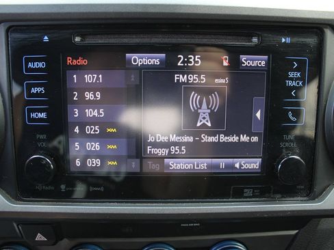 Used 2019 Toyota Tacoma TRD Sport AWD/4WD image 27