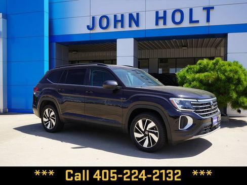 Used 2025 Volkswagen Atlas SE FWD image 2