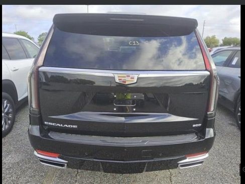 Used 2024 Cadillac Escalade Luxury image 5