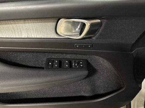 Used 2023 Volvo XC40 B5 Plus image 23