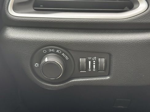 New 2026 Chrysler Voyager LX FWD image 23
