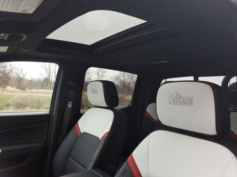 New 2024 GMC Canyon AT4X w/ AT4X AEV Edition image 21