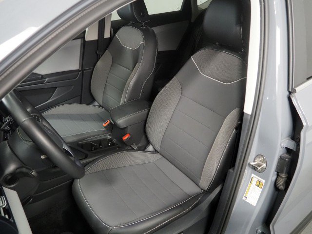 Used 2023 Volkswagen Taos SE w/ Sunroof Package w/ Panoramic Sunroof Package FWD image 13