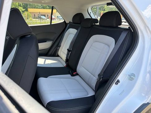 Certified 2025 Hyundai Venue SEL FWD image 25