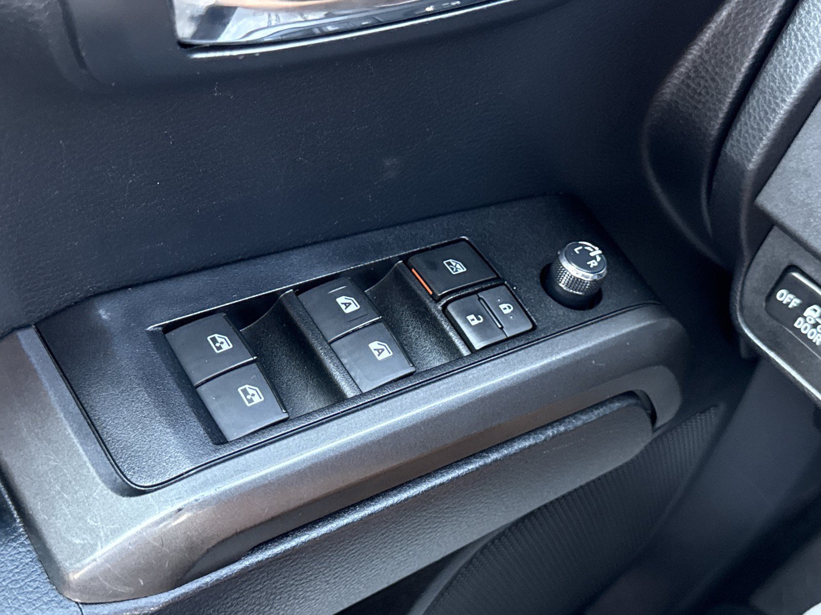 Used 2018 Toyota Tacoma TRD Off-Road w/ Technology Package AWD/4WD image 16