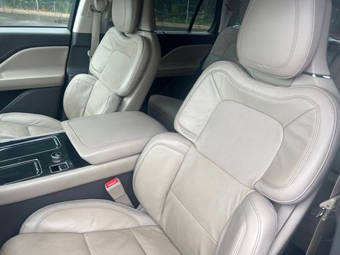 Used 2023 Lincoln Aviator Reserve w/ Equipment Group 201A RWD image 10